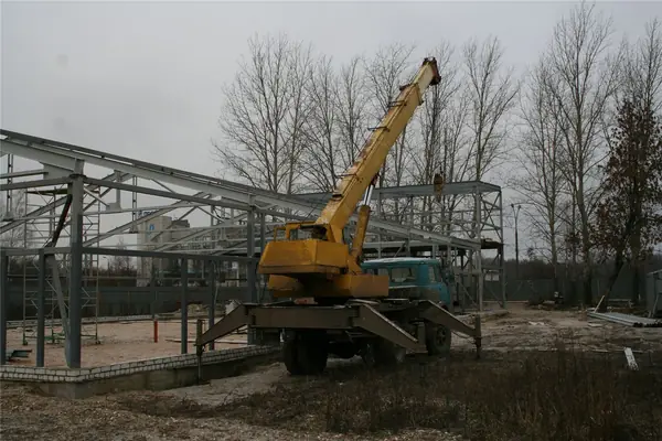 Crane installation of the frame